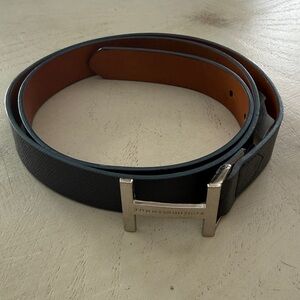 Tommy Hilfiger Navy Blue Leather Women’s Belt with Silver H Buckle Medium NWT